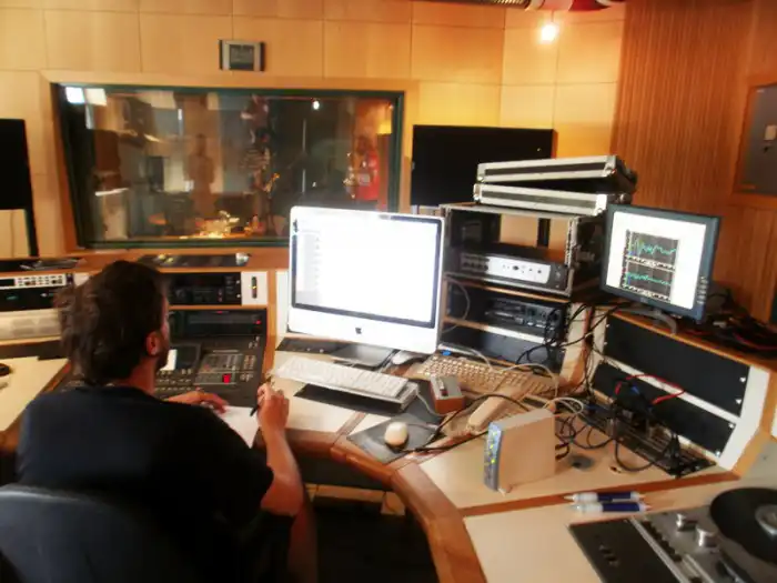 LRG Radio Student